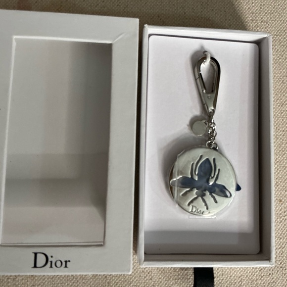 Somewhat Rare “Bee” Logo Keychain/Bag Charm - Picture 3 of 3